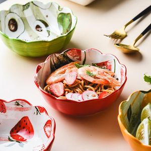 Kommen creatief Japans met de hand beschilderd servies netto rode keramische kom schattige noedel aardbeien kant huis bakrijst