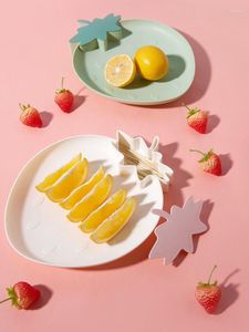 Bols en plastique en forme de fraise plateau de fruits secs salon simple table basse snack bonbons