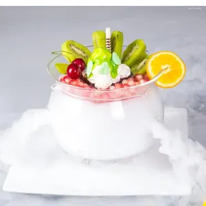 Kommen transparant glazen kom ijs droge fruitsalade dessert Franse moleculaire gerechten kunst servies
