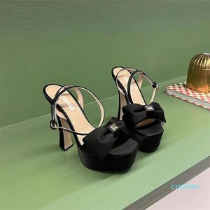 Bowtie Buckle Sandals pour femmes Designer Satin Transparent PVC Plate-forme chaussures à talons 14cm dames à talons hauts Fête de mariage romaine