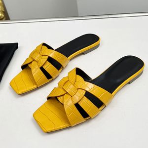 Box Stone à motifs tissés avec une sangle de mot Luxueux Designer Femmes Chaussures Plat Fond Plage Haut de gamme Cool Pantoufles Tailles 35-43 + boîte 2879