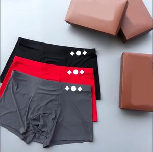 Boxers Men Underwear Sexy Luxury Brand Hight Quality Quality Pure Cotton Fashion Underpants plusieurs couleurs mixtes envoyées aléatoires.