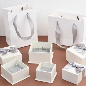 Boîtes 10 pièces nouvelles boîtes d'emballage de bijoux en papier Kraft blanc créatif avec arc en croissance éponge grise à l'intérieur du paquet cadeau pour boucles d'oreilles bague