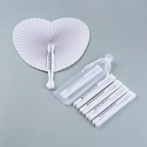 Boîtes 20 / 30pcs Personnalisés de papier de mariage blanc personnalisé Fan de papier de coeur de mariage pour les souvenirs de fête