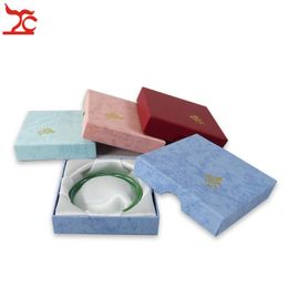 Dozen 20 stks/perceel vierkant 2 cm hoog papier sieraden geschenkdoos 4 kleur beschikbare armband jade opslag organizer cadeau rost print doos groothandel