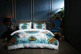 Boy Cool Bed Cover 5pcs Oil Print Leopard White Blue Queen King Size Juegos de cama de lujo King Designer Winter Worm Juegos de cama Estilo europeo tejido