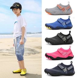Boy Elastic Snel droog ademende stroomopwaartse waden schoenen Surfen Water Sportschoenen Non Slip Childrens Beach Barefoot Girl Aqua Shoes 240510