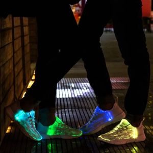 Garçon lumineux brillant Sneaker éclairer chaussures hommes femmes filles enfants LED enfants clignotant USB Recharge 240131