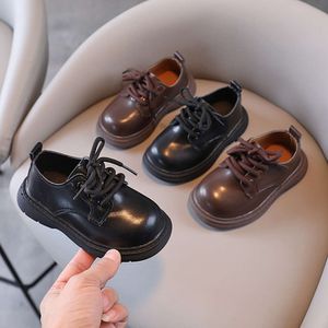 Chaussures en cuir pour garçons, couleur unie, décontractées, petites, mode britannique, nouvelle collection 2024