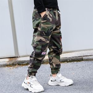 Boys Camuflaje Joggers Casual Pantalones de carga para niños Niños Pantalones de algodón Ropa Adolescente Boys Joggers Ropa 8 10 12 14 años 210306