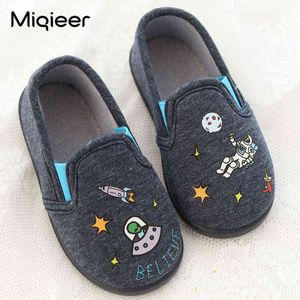 Jongens kind thuis slippers herfst katoen zachte anti slip wolk astronaut patroon outdoor wandelschoenen kinderen baby indoor slippers 211119