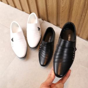Chaussures en cuir pour garçons, robe formelle à bout pointu, Style britannique, noir et blanc, chaussures plates de fête de mariage pour enfants, printemps-automne, 240226