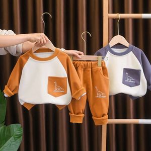 Lentekostuum met lange mouwen voor jongens, herfstnieuwe basis, baby-westerse casual kinderkleding, tweedelige set