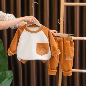 Lente pak met lange mouwen voor jongens, herfst nieuwe basis, baby westerse stijl casual kinderkleding tweedelige set 0000