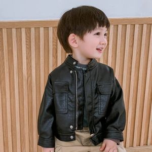 Jongens PU lederen peuter jas babyjongen lente herfst baby kinderen meisjes motorjas Koreaanse stijl zwarte bovenkleding 240304