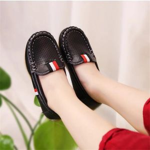 Jongens schoenen mode zachte platte loafers voor peuter jongen grote kinderen sneakers kinderen flats ademende mocassin cut-outs