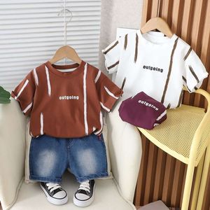 Jongens korte mouwen 2024 nieuwe zomer coole sportkleding baby casual en modieuze tweedelige set