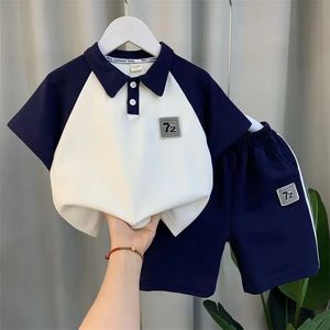 Vêtements d'été garçons vêtements pour enfants collier à manches courtes Shirtshort 2pcs boutique sport tenues enfants 1 à 8 ans porter 240426