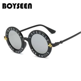 Boyseen rétro rond des lunettes de soleil Lettres anglaises Little Bee Sun Glasses Men Femmes Lunes Fashion Mâle Femme 15981 2612