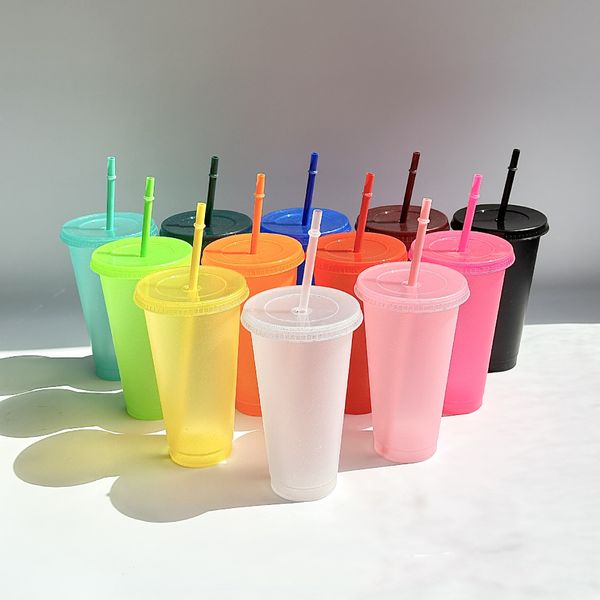 BPA Free Wholesale 24oz 710ml d'été réutilisable glacide paillette en plastique pp tasse colorée avec des pailles et des couvercles pour boissons à l'eau froide