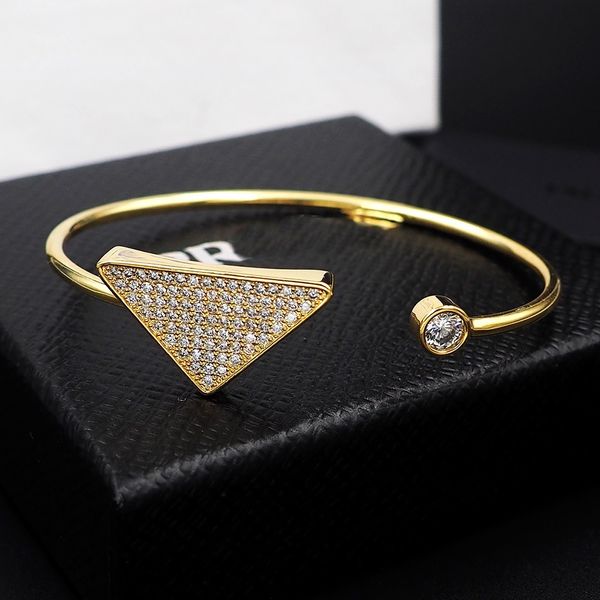 Pulsera Pulsera Joyería de diseñador para mujer Todo diamante Triángulo Acero inoxidable de alta calidad Oro Clásico Navidad Año nuevo San Valentín