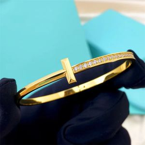 Bracelet conçu pour les femmes bijoux Bracelet Brilliant Diamond Diamond en acier inoxydable Bijoux argent rose or Non allergique