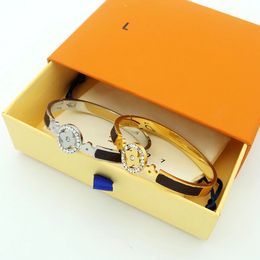 Diseñador de brazalete Pulsera de lujo de lujo Animales Diseñador para mujeres Diseño de cuero Pulsera de color sólido Caja de regalo de regalo de regalo de Navidad 3 colores muy buenos