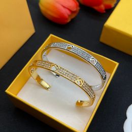 Bracelet bracelet de créateur bracelets de luxe femmes bracelet plein de diamants ouvert est durable joli bracelet pour les couples