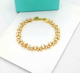 Bracelet bracelet de créateur bracelets de luxe designer diamant lettre couleur unie design femmes bracelet mode style polyvalent cadeaux de Noël grande boîte bonne