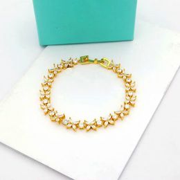 Bracelet bracelet de créateur bracelets de luxe designer diamant lettre couleur unie design femmes bracelet mode style polyvalent cadeaux de Noël grande boîte