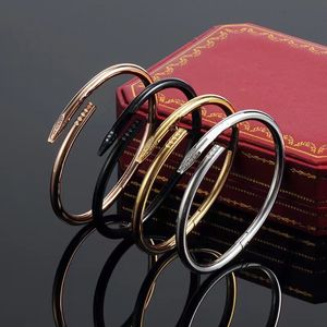 Bracelet concepteur bracelet concepteur de luxe Bracelets alphabet conception de la Saint-Valentin nobles et élégants femmes bracelet