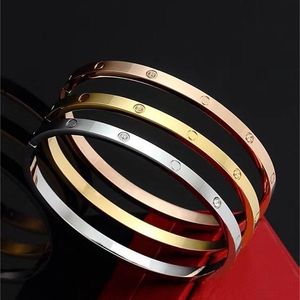 Bracelet Designer Classic Bangle Women Men Fashion Luxury Bijoux de luxe en acier titane 18k bracelets à ongles en diamant en or bracelet