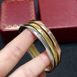Braceletas de joyería de diseñador de brazalete para mujeres Artestas de letras grabadas con pulseras de regalo de fiesta de diamantes individuales