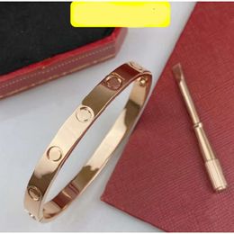 Bracelet Designer Sieraden Fashion Gold Bangle hoogwaardige dames armbanden Luxe herenmerk Rose Silver 6 mm roestvrij staal 4 Stone 2024