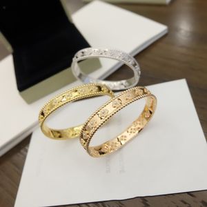 Bracelet créateur de luxe bracelet pour femmes bracelet de fleur en diamant en argent en or rose doré avec bracelet de conception polyvalente classique