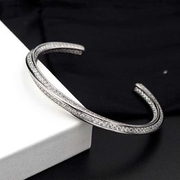 Armband ontwerper vrouwen sieraden gloednieuwe harde lichaam armband meisje cadeau herfst en winter nieuwe C type volledige diamant ontwerp 11