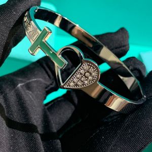 Diseñadores de pulseras Brazalete lujos plata torque brazalete temperamento amor versátil diseño de diamantes moda pareja estilo Navidad joyas muy bueno