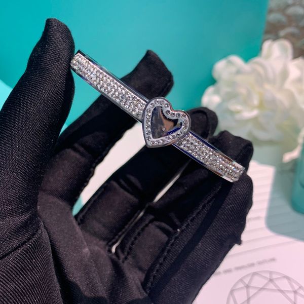 Bracelet Designers Bracelet en argent massif Luxurys Diamants Lettre Tempérament Polyvalent Golden Heart Design Mode Couple Style Saint Valentin Bijoux très bon