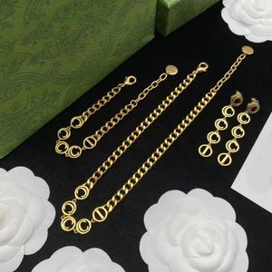 Designer Fashion Bracelet Boucles d'oreilles Collier 2023 Mode Gold Design Alphabet Pendentif pour cadeau pour femmes Bijoux Jour de Noël