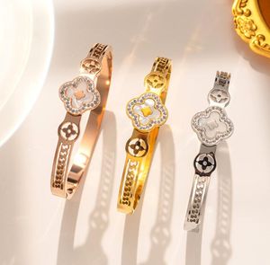 Bracelet trèfle à quatre feuilles en acier inoxydable, pendentif classique en diamant pour femmes et filles, bijoux pour robe de soirée de mariage