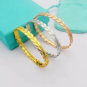 Bracelet bijoux designer nouvelle dame fleur rime série feuille diamant ensemble titane acier bracelet boucles d'oreilles vacances souvenir boîte-cadeau