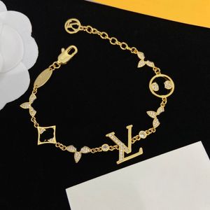 Armband luxe ontwerper elegante gouden en zilveren armband mode damesbrief hanger klaver armband bruiloft speciaal ontwerp sieraden kwaliteit
