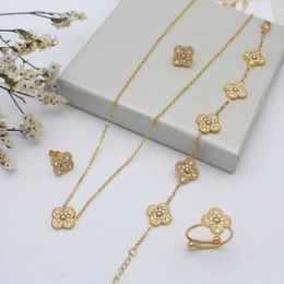 Bracelet Luxury Designer Link Jewellery Chain Vanca Kaleidoscope 18K Gold Van Clover Bracelet avec cristaux étincelants et diamants Cadeau parfait pour les filles 3dk2