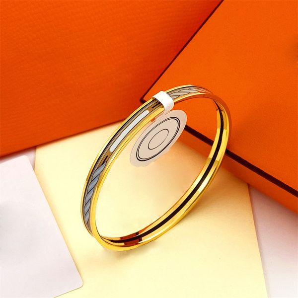 Bracelet Luxury Fashion Bracelet Designer pour femmes Bracelet Fermé Bracelet Modèle Bracelet Girls Bijoux Gold Bracelets Silver Car Holidy Gift 101