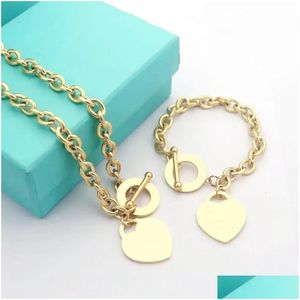 Bracelet Collier Heart en forme de créateur Luxury Fashion Fashion Suite de bijoux Boîte d'emballage Social Gathering Gathering Drop Deved Dhqas