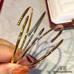 Pulsa de pulseras Diseñador de pulseras de uñas WEIT Jewely Gold Bangle para mujer Pequeñas pulseras de brazaletes apilables de tornillo para pulseras para muñecas pequeñas Gorios de oro