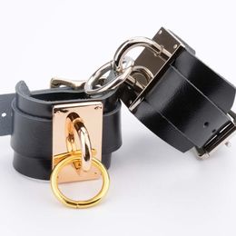 Bracelets 1 paire/ensemble Bracelet manchette en cuir fait à la main pour femmes menottes BDSM clair PVC épais large Double bande couverture bracelets de poignet