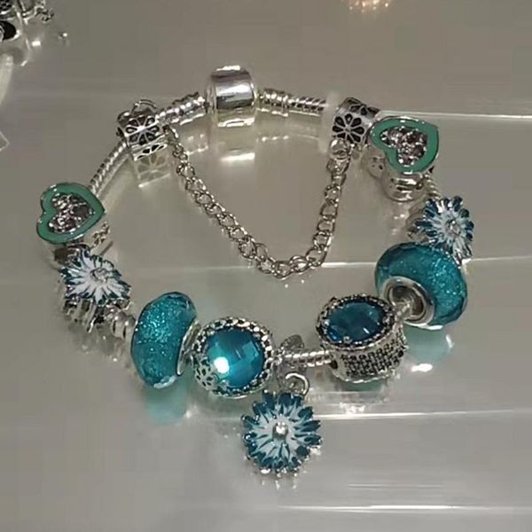 Bracelets 2022 Summer New Ice Blue Daisy Charm Femmes Bracelet de perles pour européen plat perles de charme perles fille femmes bijoux fabrication de cadeaux