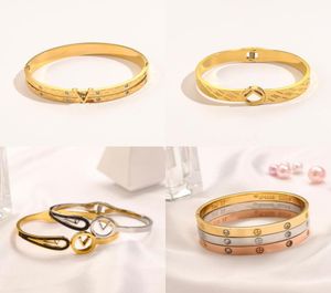 Bracelets Bangle Brangles 18K Gold plaqué 925 argent plaqué en acier inoxydable lettres de lettre de cristal cadeau Cuff de bracelet pour femmes Bir2831312