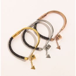 Armbanden Bangle Leren armbanden Verstelbaar Dames Letter Verguld Polsbandje Manchet Roestvrij staal Liefhebbers Cadeau Bruiloft Sieraden Ketting Nieuw Modieus Veelkleurig